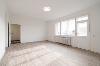 Obývák - Prodej bytu 3+1 v osobním vlastnictví 85 m², Praha 10 - Strašnice