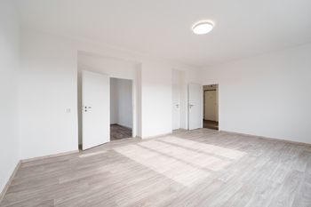Obývák - Prodej bytu 3+1 v osobním vlastnictví 85 m², Praha 10 - Strašnice