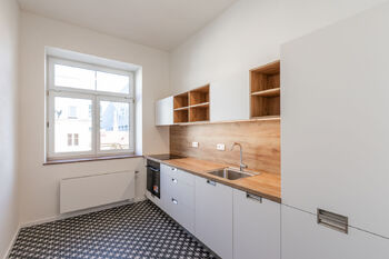 Kuchyně - Pronájem bytu 2+1 v osobním vlastnictví 53 m², Praha 8 - Karlín 