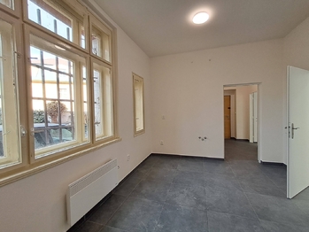 Pronájem obchodních prostor 98 m², Praha 4 - Michle