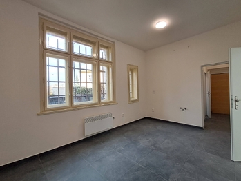 Pronájem obchodních prostor 98 m², Praha 4 - Michle