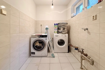 technické zázemí - Prodej domu 355 m², Praha 4 - Kunratice