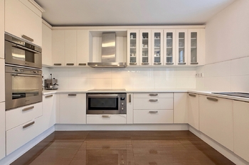 kuchyně - Prodej domu 355 m², Praha 4 - Kunratice