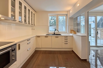 kuchyně - Prodej domu 355 m², Praha 4 - Kunratice