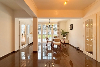 hala v přízemí - Prodej domu 355 m², Praha 4 - Kunratice