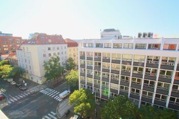 pohled z balkonu - Pronájem bytu 1+kk v osobním vlastnictví 32 m², Praha 7 - Holešovice