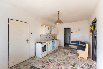 Prodej domu 192 m², Lešany