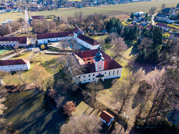 Prodej domu 192 m², Lešany