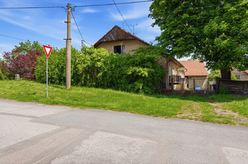 Prodej domu 192 m², Lešany