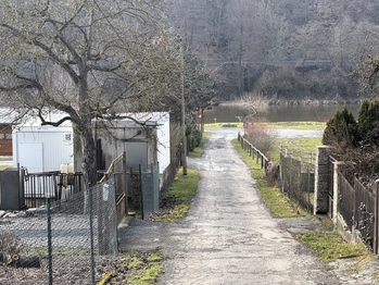 pohled na řeku,  od domu - Prodej domu 290 m², Zbečno