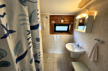 koupelna s toaletou - Prodej domu 290 m², Zbečno