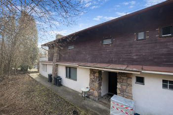 zadní pohled, vstup do domu - Prodej domu 290 m², Zbečno