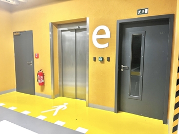 Výtah v podzemní garáži  - Pronájem bytu 2+kk v osobním vlastnictví 59 m², České Budějovice