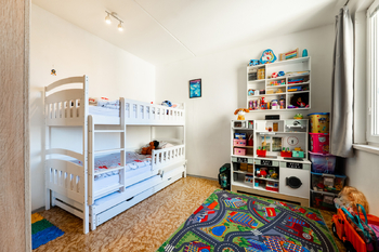 Dětský pokoj - Prodej bytu 3+1 v osobním vlastnictví 78 m², České Budějovice