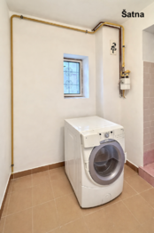 Pronájem obchodních prostor 279 m², Benešov