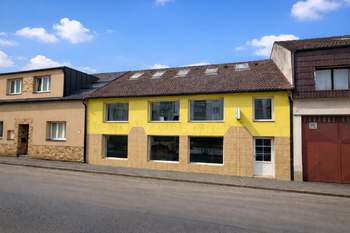 Pronájem obchodních prostor 279 m², Benešov