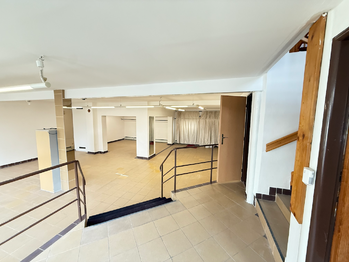 Popis - Pronájem obchodních prostor 279 m², Benešov