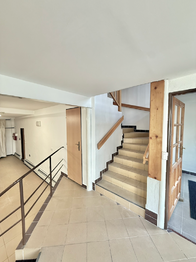 Pronájem obchodních prostor 279 m², Benešov