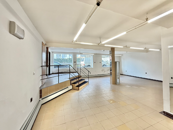 Pronájem obchodních prostor 279 m², Benešov