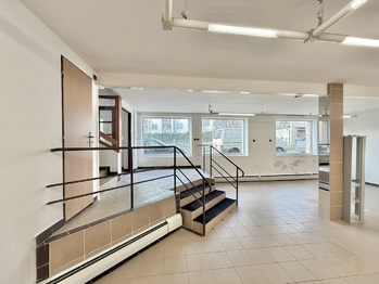 Pronájem obchodních prostor 279 m², Benešov