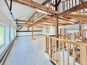 Pronájem obchodních prostor 279 m², Benešov