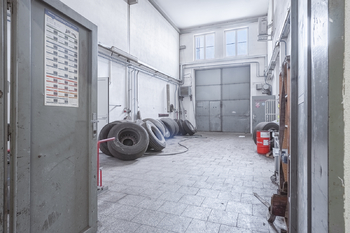 Prodej výrobních prostor 2224 m², Okříšky