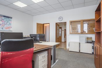 Prodej výrobních prostor 2224 m², Okříšky