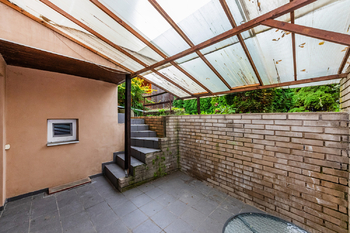 Zastřešená terasa - Prodej domu 78 m², Praha 10 - Uhříněves
