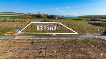 Prodej pozemku 831 m², Líšnice