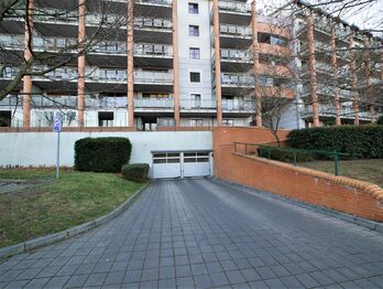 Pronájem garážového stání 16 m², Praha 6 - Dejvice