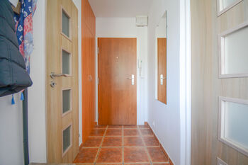 chodba - Prodej bytu 1+1 v osobním vlastnictví 34 m², Hradec Králové