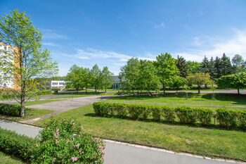 výhled z okna - Prodej bytu 1+1 v osobním vlastnictví 34 m², Hradec Králové