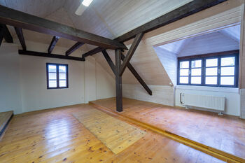 Obytné podkroví (3. NP) - Pronájem obchodních prostor 142 m², Kolín