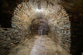 Sklepní prostory domu (1. PP) - Pronájem obchodních prostor 142 m², Kolín