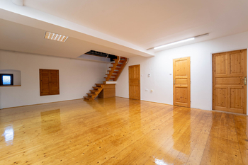 Obytné prostorné patro (2. NP) - Pronájem domu 142 m², Kolín