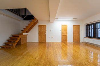 Obytné prostorné patro (2. NP) - Pronájem domu 142 m², Kolín