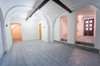 Kancelářské, obchodní nebo skladovací prostory v přízemí (1. PP) - Pronájem domu 142 m², Kolín