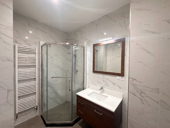 Koupelna + WC - Pronájem bytu 2+kk v osobním vlastnictví 58 m², Milovice