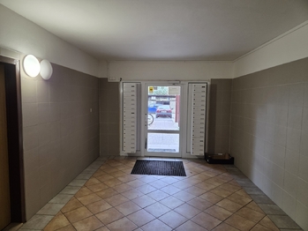 Vstupní chodba do domu - Pronájem bytu 2+kk v osobním vlastnictví 42 m², České Budějovice