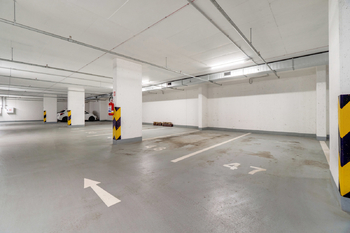 Garážová stání - Prodej bytu 3+kk v osobním vlastnictví 81 m², Praha 9 - Letňany