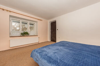 Ložnice v patře - Prodej chaty / chalupy 90 m², Manětín