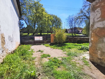 Dvorek - Prodej chaty / chalupy 90 m², Manětín
