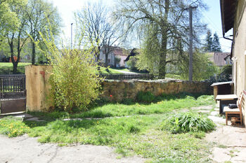 Dvorek - Prodej chaty / chalupy 90 m², Manětín