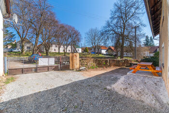 Dvorek - Prodej chaty / chalupy 90 m², Manětín