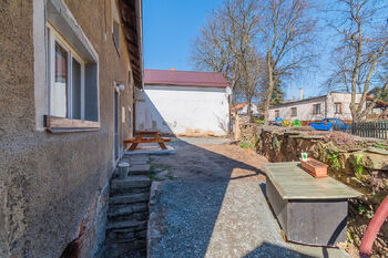 Dvorek - Prodej chaty / chalupy 90 m², Manětín