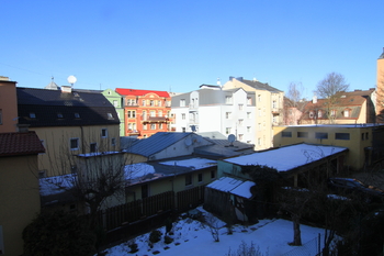 Výhled z mezonetu - Prodej bytu 4+1 v osobním vlastnictví 83 m², Karlovy Vary