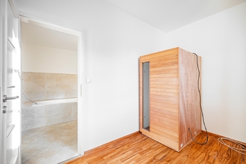 Pokoj/místnost se saunou - Pronájem bytu 6 a více v osobním vlastnictví 200 m², Praha 7 - Bubeneč