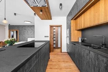 kuchyně s obývacím pokojem - Prodej domu 160 m², Mladošovice