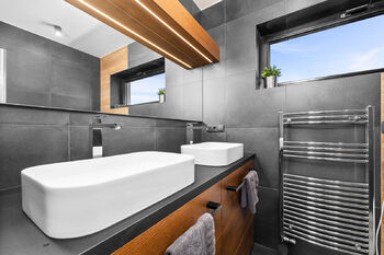 koupelna s prostorem na pračku - Prodej domu 160 m², Mladošovice