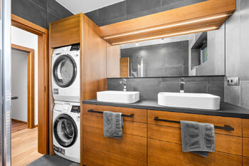 koupelna s prostorem na pračku - Prodej domu 160 m², Mladošovice